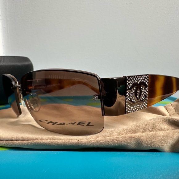 CHANEL Accessories - CHANEL Tortoise Shell Sunglasses with Silver Logo